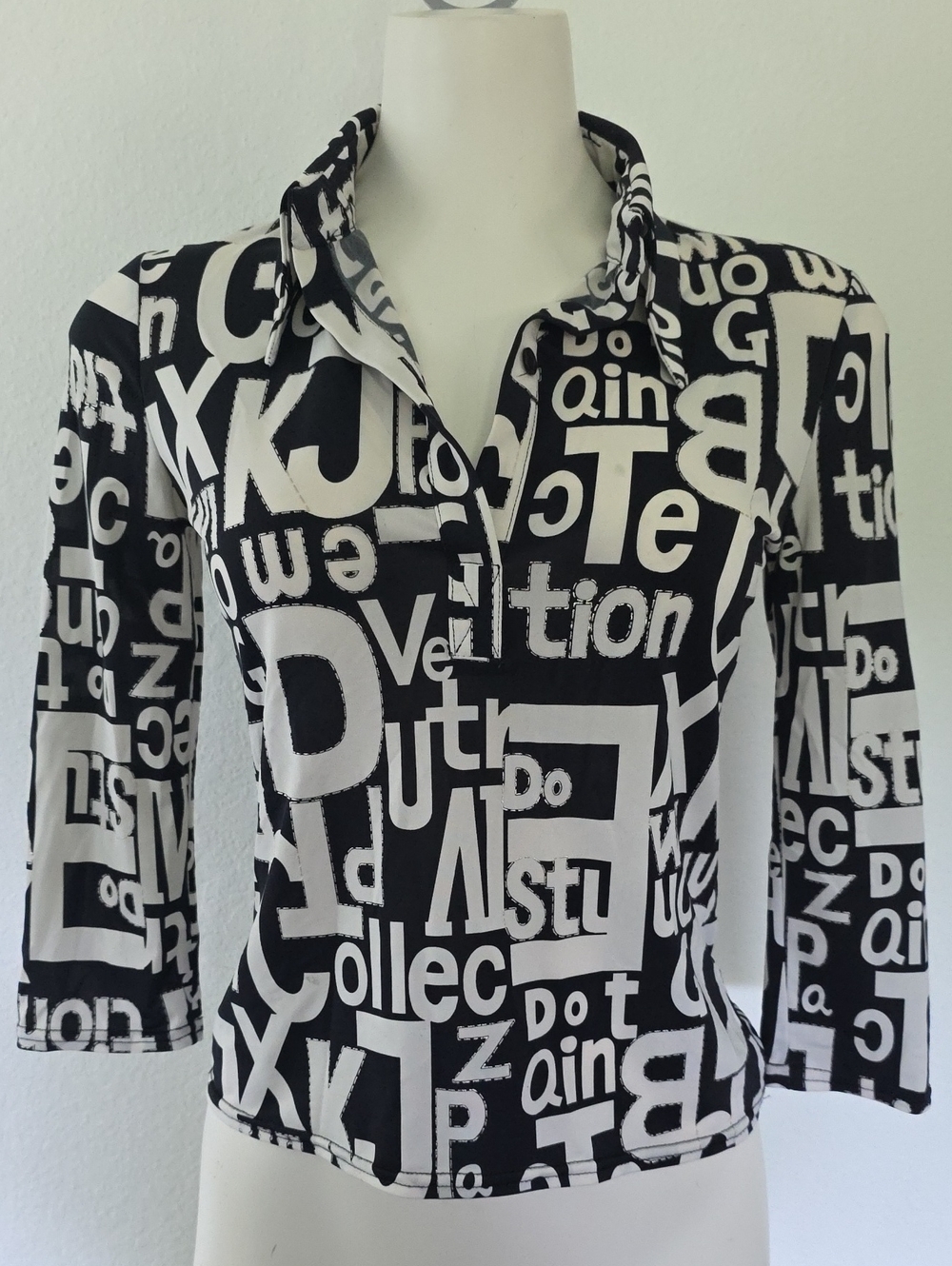 Vtg. Sinéquanono Women's Black & White Graphic Top